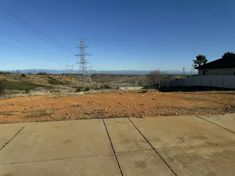 1295 Coggins St, Redding, CA 96003 photo 2