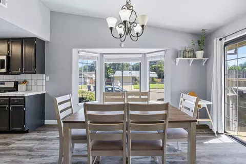 Dining - 3482 Timbercreek Dr, Redding, CA 96002 photo 2 of 2