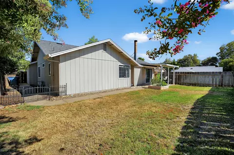 Exterior - 3482 Timbercreek Dr, Redding, CA 96002 photo 7 of 8