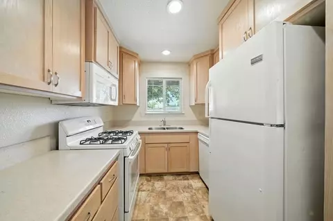 Kitchen - 810 Ashmount Ave, Red Bluff, CA 96080 photo 1 of 3