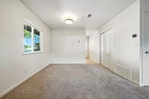Living - 810 Ashmount Ave, Red Bluff, CA 96080 photo 6 of 6