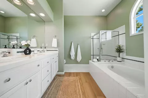 Bath - 1283 River Ridge Dr, Redding, CA 96003 photo 1 of 5