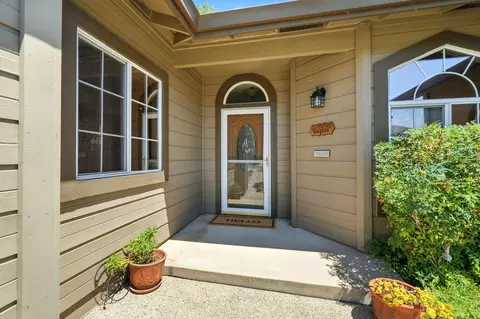 Entry Way - 1283 River Ridge Dr, Redding, CA 96003 photo 1 of 1