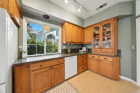 Kitchen - 1283 River Ridge Dr, Redding, CA 96003 photo 2 of 3