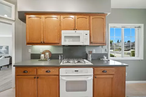 Kitchen - 1283 River Ridge Dr, Redding, CA 96003 photo 3 of 3