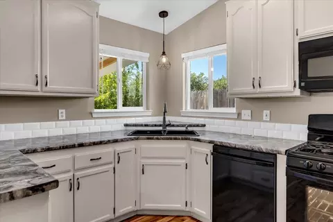 978 Montcrest Dr, Redding, CA 96003 photo 16