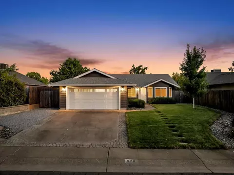978 Montcrest Dr, Redding, CA 96003 photo 4
