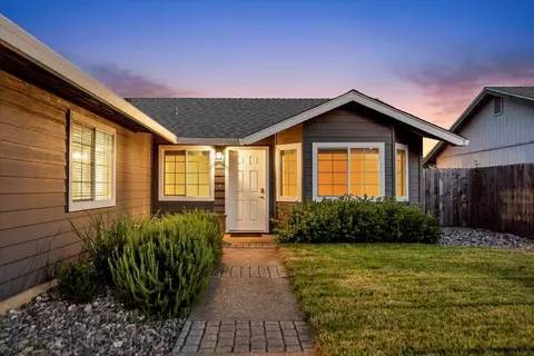 978 Montcrest Dr, Redding, CA 96003 photo 6
