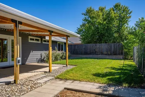 978 Montcrest Dr, Redding, CA 96003 photo 37