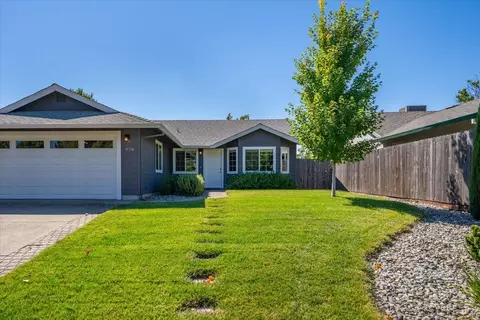978 Montcrest Dr, Redding, CA 96003 photo 3