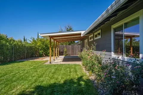 978 Montcrest Dr, Redding, CA 96003 photo 38