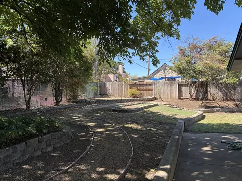 Exterior - 2020 Olive Ave, Redding, CA 96001 photo 11 of 13