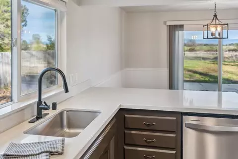 Kitchen - 7045 Hermosa Way, Redding, CA 96002 photo 4 of 6