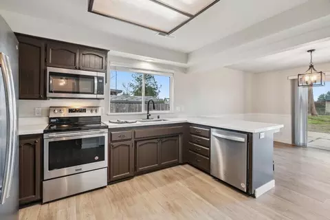 Kitchen - 7045 Hermosa Way, Redding, CA 96002 photo 5 of 6