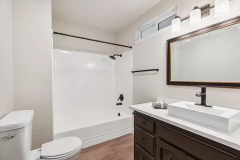 Bath - 7045 Hermosa Way, Redding, CA 96002 photo 3 of 3