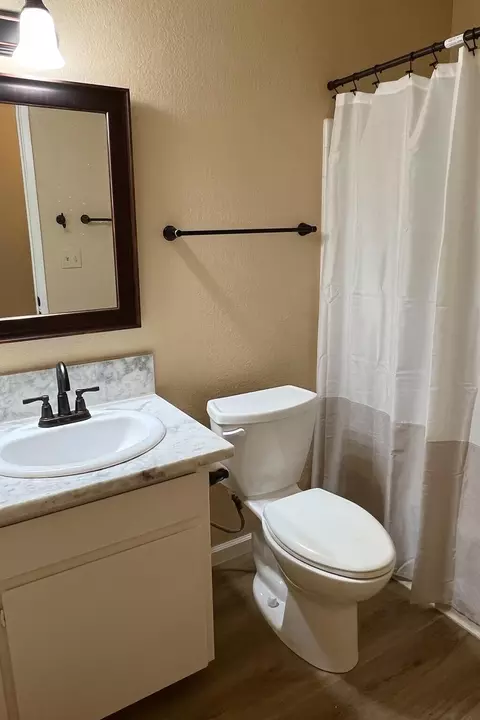 Bath - 4151 St Patricks Ave, Redding, CA 96003 photo 1 of 2