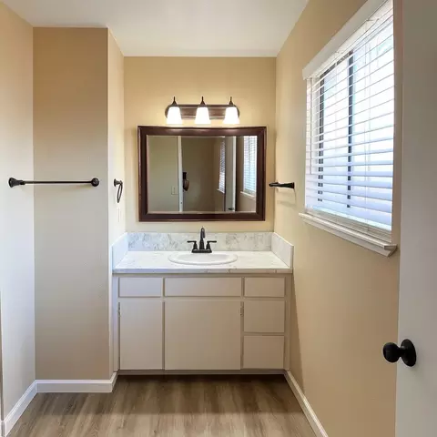 Bath - 4151 St Patricks Ave, Redding, CA 96003 photo 2 of 2