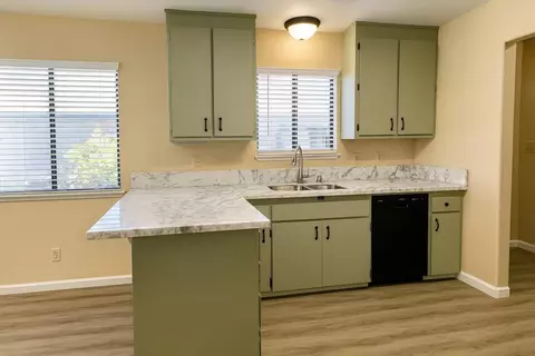 Kitchen - 4151 St Patricks Ave, Redding, CA 96003 photo 2 of 5