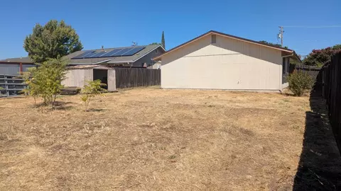 Exterior - 4151 St Patricks Ave, Redding, CA 96003 photo 4 of 6