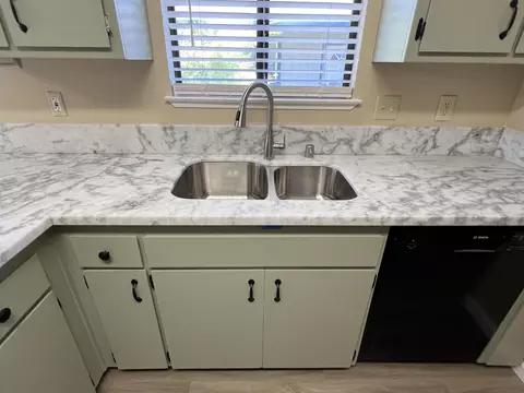 Kitchen - 4151 St Patricks Ave, Redding, CA 96003 photo 3 of 5