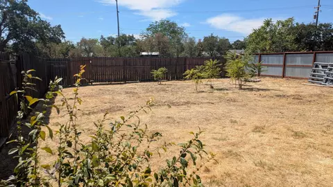 Exterior - 4151 St Patricks Ave, Redding, CA 96003 photo 5 of 6