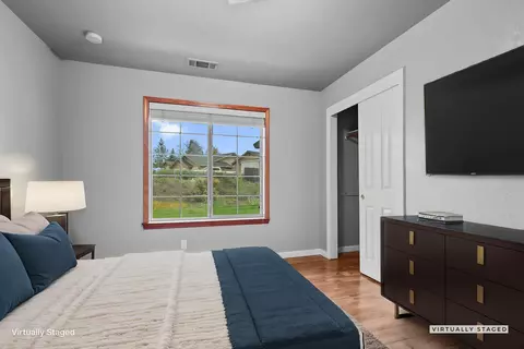 Bedroom - 12526 Glide Way, Redding, CA 96003 photo 5 of 8