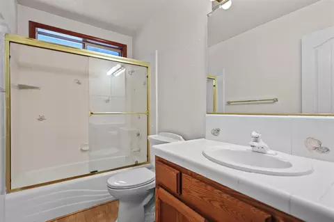 Bath - 12526 Glide Way, Redding, CA 96003 photo 4 of 5