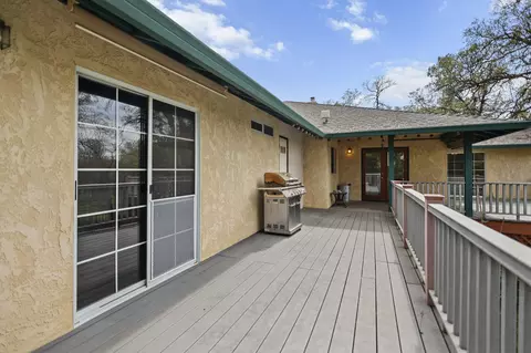Exterior - 12526 Glide Way, Redding, CA 96003 photo 4 of 9