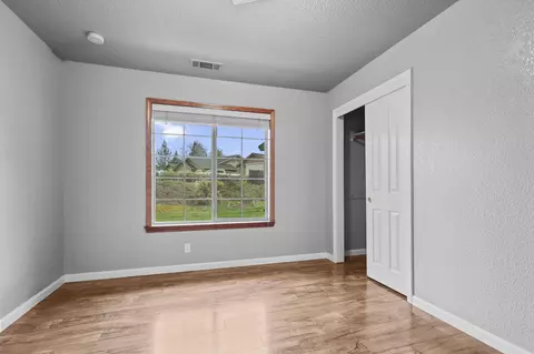 Bedroom - 12526 Glide Way, Redding, CA 96003 photo 6 of 8