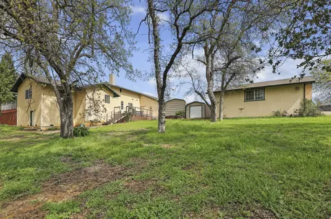 Exterior - 12526 Glide Way, Redding, CA 96003 photo 7 of 9