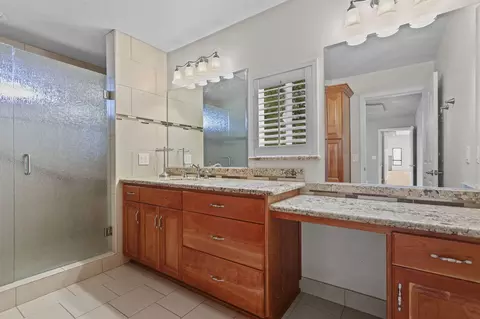 Bath - 12526 Glide Way, Redding, CA 96003 photo 5 of 5