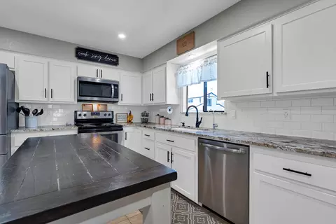 Kitchen - 23570 Cassel Fall River Rd, Fall River Mills, CA 96028 photo 5 of 6