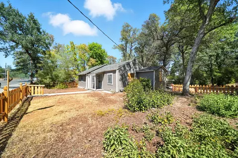 Exterior - 1649 Lake Blvd, Redding, CA 96003 photo 5 of 5