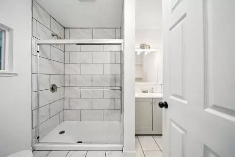 Bath - 1649 Lake Blvd, Redding, CA 96003 photo 1 of 1