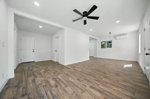 Living - 1649 Lake Blvd, Redding, CA 96003 photo 1 of 2