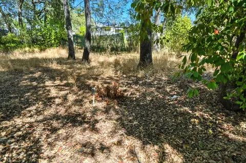 Exterior - 1649 Lake Blvd, Redding, CA 96003 photo 4 of 5