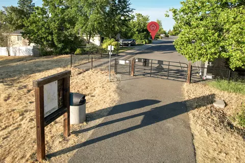 2100 Hacienda St, Redding, CA 96003 photo 12