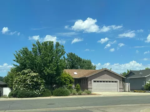 2100 Hacienda St, Redding, CA 96003