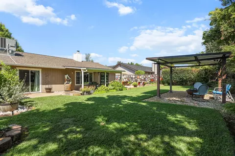 Exterior - 2075 Oconner Ave, Redding, CA 96001 photo 6 of 13