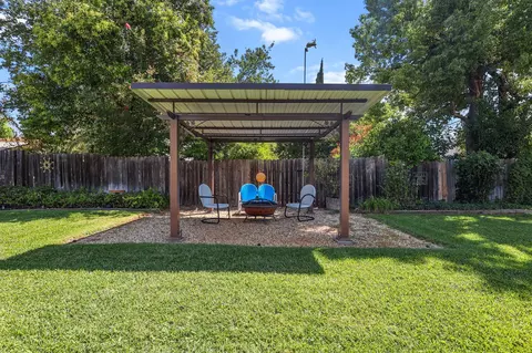 Exterior - 2075 Oconner Ave, Redding, CA 96001 photo 7 of 13
