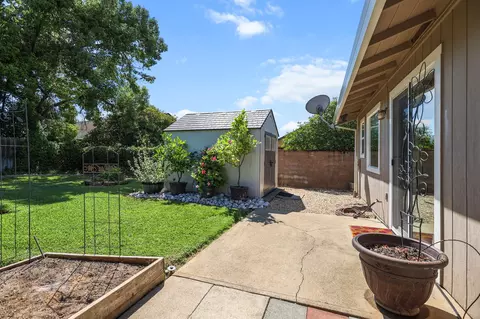 Exterior - 2075 Oconner Ave, Redding, CA 96001 photo 4 of 13