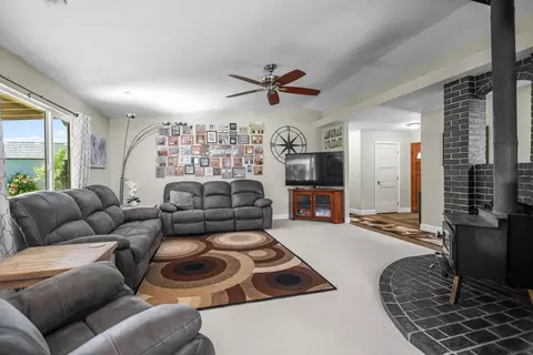 Living - 2075 Oconner Ave, Redding, CA 96001 photo 1 of 1