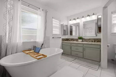 Bath - 2075 Oconner Ave, Redding, CA 96001 photo 3 of 6