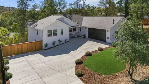 1387 Ridge Dr, Redding, CA 96001 photo 1