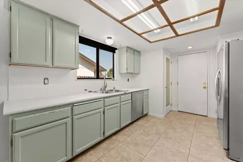 Kitchen - 2064 Silverfield Loop, Redding, CA 96002 photo 2 of 4