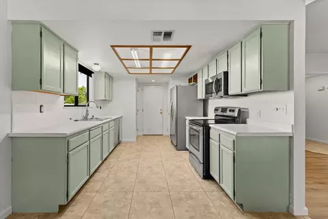 Kitchen - 2064 Silverfield Loop, Redding, CA 96002 photo 1 of 4