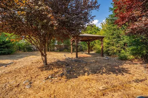 Exterior - 2064 Silverfield Loop, Redding, CA 96002 photo 5 of 11