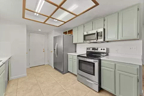 Kitchen - 2064 Silverfield Loop, Redding, CA 96002 photo 3 of 4