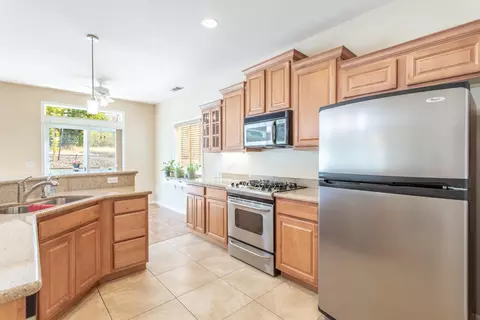 Kitchen - 3137 Sinaloa Trl, Redding, CA 96002 photo 3 of 4