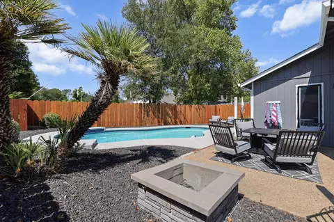 Exterior - 1857 Cirrus St, Redding, CA 96002 photo 3 of 12